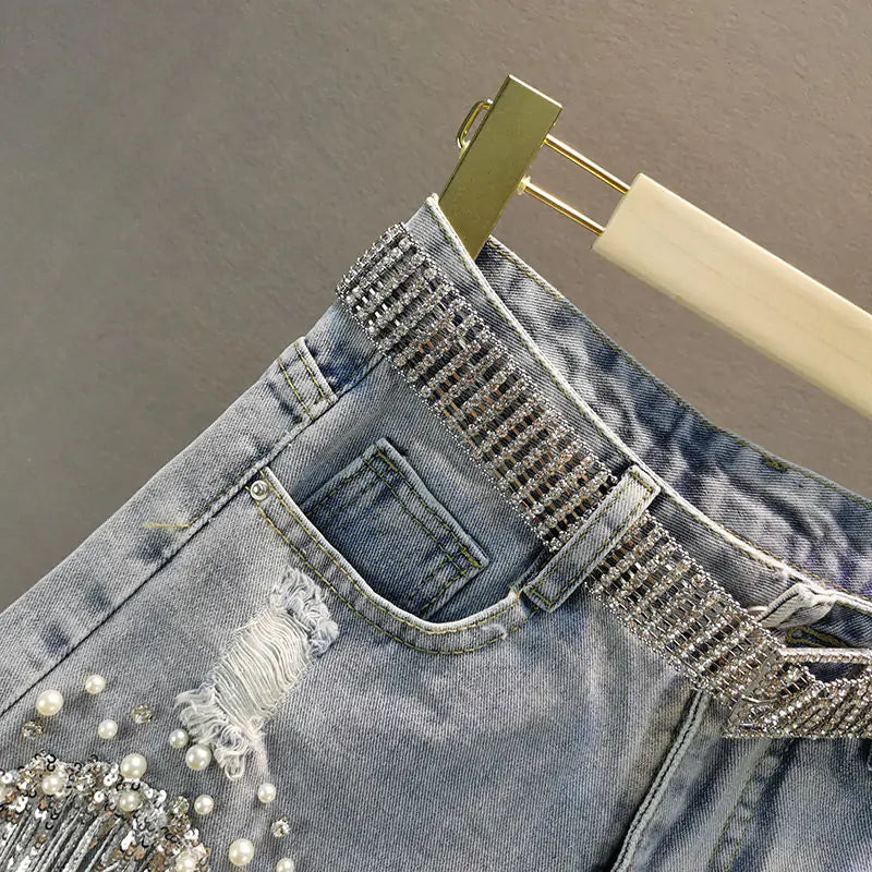 Denim-Shorts mit Quastenperlen